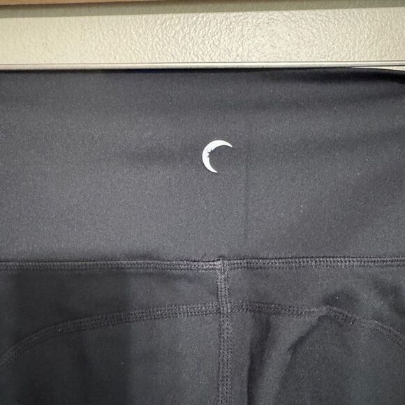 ZYIA ACTIVE Black Pocket Cropped Leggings - Picture 5 of 6